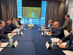 وزير الكهرباء يبحث مع مجموعة شركات صاني الصينية التعاون في مجالات الطاقة المتجددة.