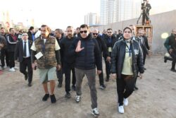 وزير الشباب والرياضة يطلق إشارة البدء للنسخة العاشرة من ماراثون زايد الخيري.