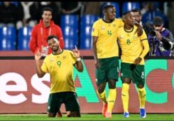 جنوب إفريقيا تعبر زيمبابوي بثلاثية مثيرة وتحجز بطاقة التأهل خلف مصر