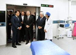 رئيس الوزراء يتفقد عددا من أقسام المستشفى الجامعي بجامعة الجيزة الجديدة
