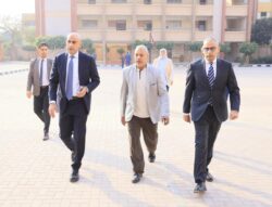 وزير التعليم خلال جولاته المفاجئة يتفقد مدارس القاهرة ويؤكد على صيانة الأثاث.