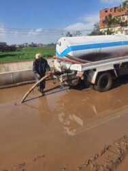 متابعة سحب المياة من شوارع مدينة بنها.
