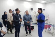 رئيس جامعة بنها يحيل طبيبين بالمستشفى الجامعي للتحقيق ويقرر مكافأة أطقم التمريض.