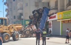 سقوط تريلا من أعلى دائري ترسا بالجيزة واشتعال النيران بها