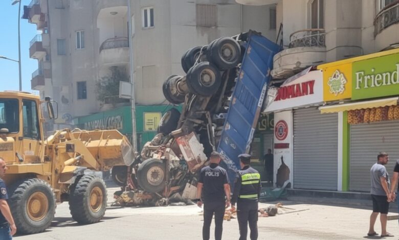 سقوط تريلا من أعلى دائري ترسا بالجيزة واشتعال النيران بها