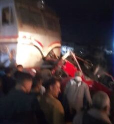 قطار يصطدم بميكروباص في المنوفية أثناء العبور من معبر غير شرعي دون إصابات