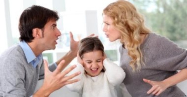 أخطاء الآباء يتوارثها الأبناء بل تعد إرثٌ ثقيل تتوارثه البنات قبل الأبناء. 