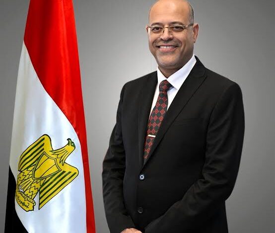 وزير العمل يصدر قرارًا وزاريًا بشأن تحديد العطلات والأعياد والمناسبات