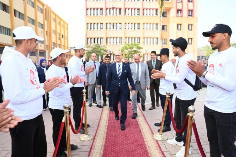 رئيس جامعة أسيوط يدشن حملة توعية تحت شعار «لا للمخدرات»