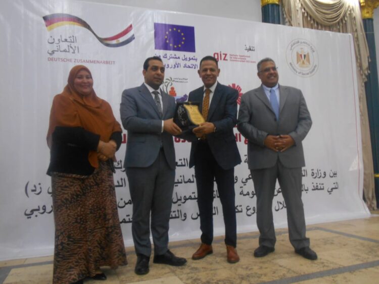 نائب محافظ قنا يشارك في ورشة تمكين الشباب بمركز قوص