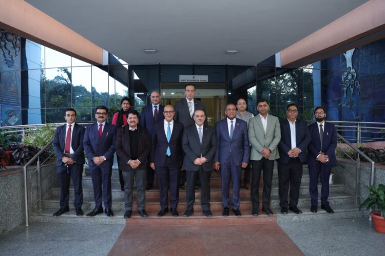 أسيوط تطلق تعاونًا جديدًا مع المؤسسة الهندية للصناعات الصغيرة والمتوسطة