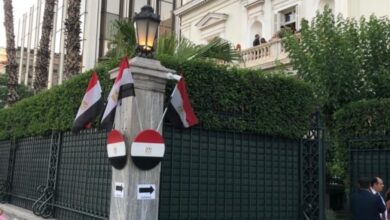 سفارة مصر باليونان تعلن إعادة جثامين 14 متوفيا فى غرق مركب بجزيرة كريت.