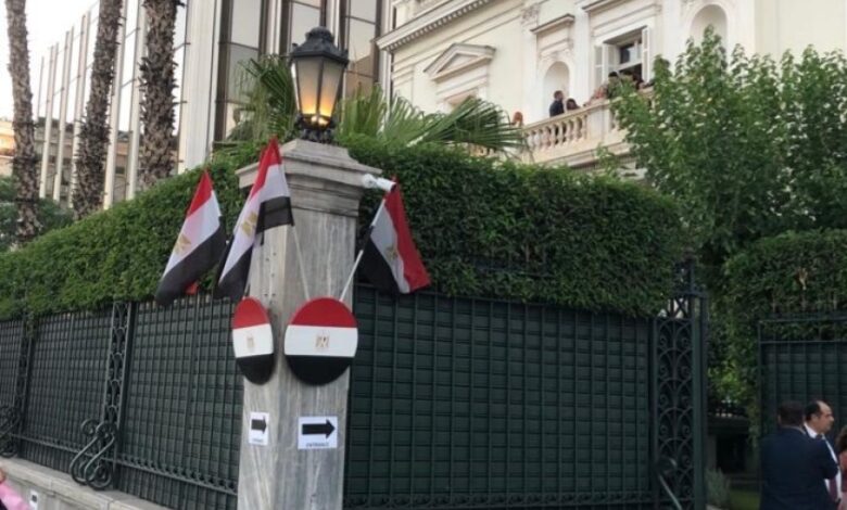 سفارة مصر باليونان تعلن إعادة جثامين 14 متوفيا فى غرق مركب بجزيرة كريت.