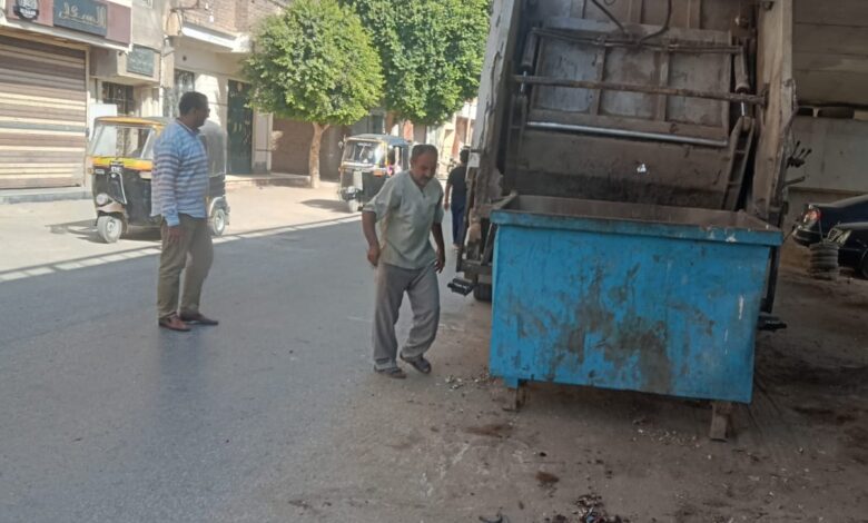 إستمرار جهود قطاع النظافة العامة بالمجالس القروية فى رفع المخلفات والتراكمات بمختلف القرى والنجوع التابعة لها بمركز طهطا