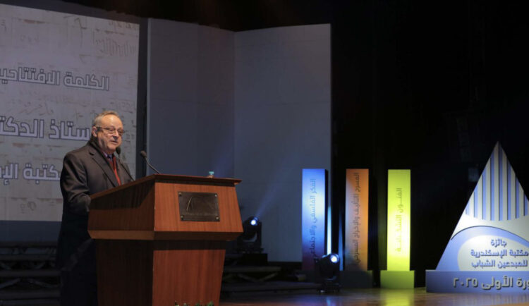 الدكتور أحمد زايد يسلّم جوائز مكتبة الإسكندرية للمبدعين الشباب لعام 2025