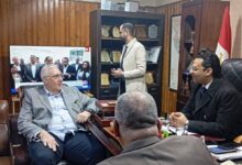 «دويدار» يستقبل وفد وزارة الصحة تمهيداً لإنشاء أكبر مستشفى بصعيد مصر بسوهاج