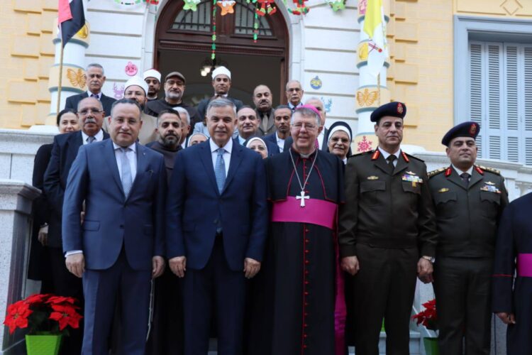 رئيس جامعة الإسكندرية يشارك الطوائف المسيحية الغربية احتفالات عيد الميلاد المجيد