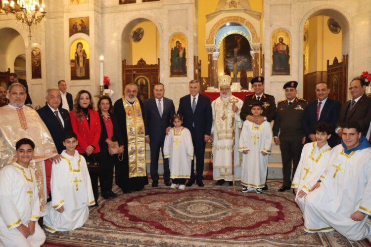 رئيس جامعة الإسكندرية يشارك الطوائف المسيحية الغربية احتفالات عيد الميلاد المجيد