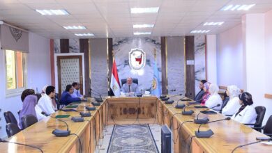 رئيس جامعة سوهاج يلتقي بالفريق الطبي المُنقذ للطفل «يوسف» ويشيد بجهودهم