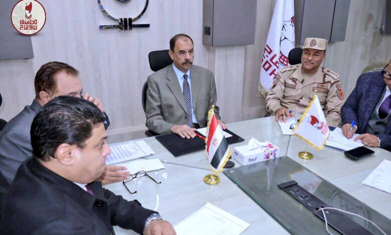 غرفة العمليات الرئيسية بسوهاج تتابع سير انتخابات مجلس النواب