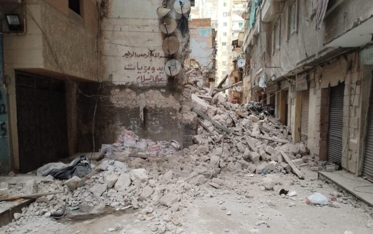 محافظ الإسكندرية يتابع تداعيات انهيار عقار بنطاق حي الجمرك