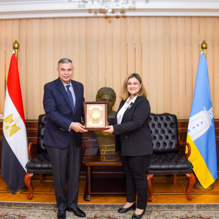 محافظ الإسكندرية يستقبل قنصل عام تركيا لبحث تعزيز التعاون المشترك بين الجانبين