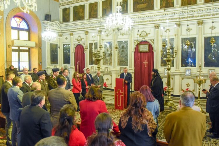 محافظ الإسكندرية يشارك الإخوة الأقباط الكاثوليك احتفالات عيد الميلاد المجيد