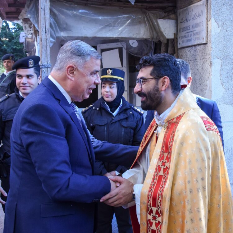 محافظ الإسكندرية يشارك الإخوة الأقباط الكاثوليك احتفالات عيد الميلاد المجيد