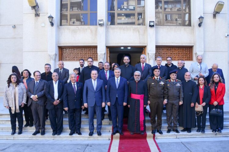 محافظ الإسكندرية يشارك الإخوة الأقباط الكاثوليك احتفالات عيد الميلاد المجيد