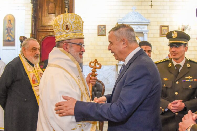 محافظ الإسكندرية يشارك الإخوة الأقباط الكاثوليك احتفالات عيد الميلاد المجيد