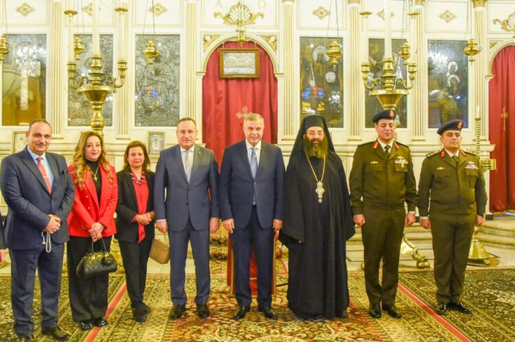 محافظ الإسكندرية يشارك الإخوة الأقباط الكاثوليك احتفالات عيد الميلاد المجيد