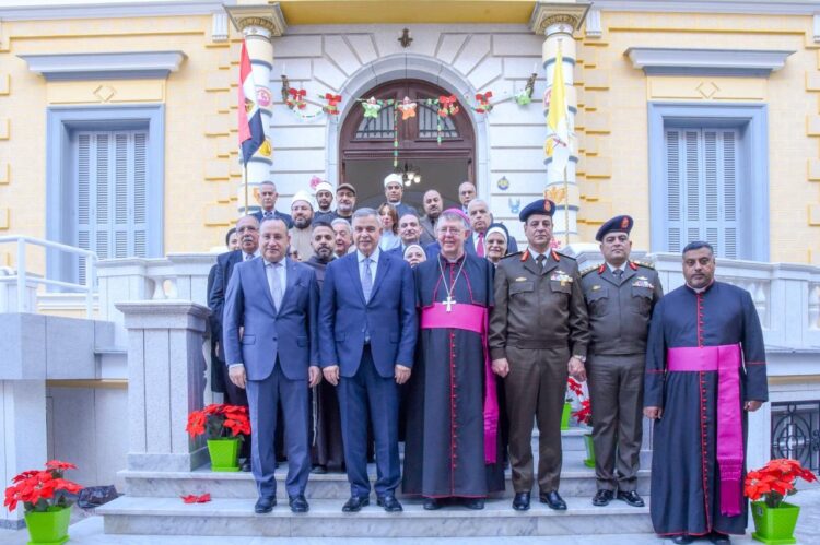 محافظ الإسكندرية يشارك الإخوة الأقباط الكاثوليك احتفالات عيد الميلاد المجيد