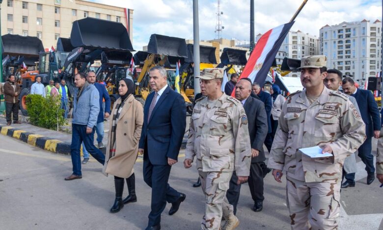 محافظ الإسكندرية يشهد اصطفاف مُعدات المحافظة لمُجابهة الأزمات والكوارث