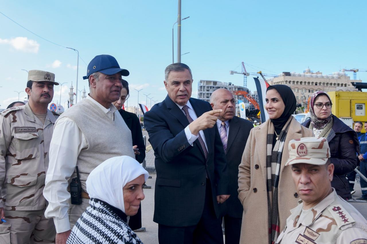 محافظ الإسكندرية يشهد اصطفاف مُعدات المحافظة لمُجابهة الأزمات والكوارث