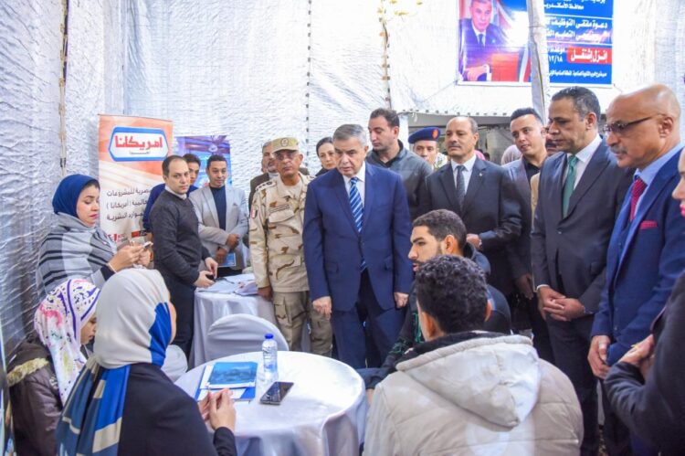 محافظ الإسكندرية يطلق الملتقى التوظيفي لخريجي المدارس الفنية