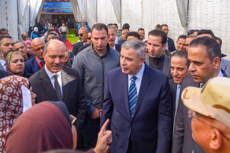 محافظ الإسكندرية يطلق الملتقى التوظيفي لخريجي المدارس الفنية