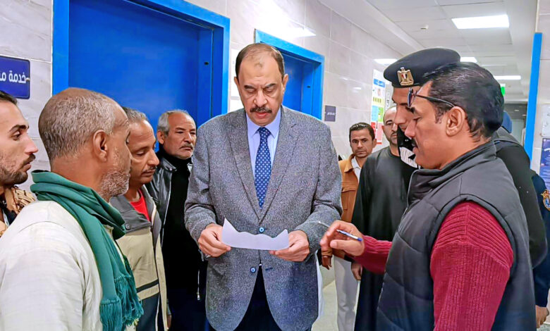 محافظ سوهاج يتفقد مستوى الخدمات المقدمة للمواطنين والوضع العام بالشارع