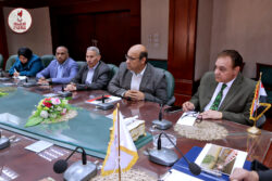 محافظ سوهاج يعقد اجتماعًا لبحث آليات تنفيذ المرحلة الثالثة من توسعة الكورنيش الغربي