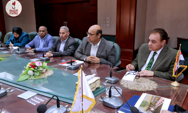 محافظ سوهاج يعقد اجتماعًا لبحث آليات تنفيذ المرحلة الثالثة من توسعة الكورنيش الغربي