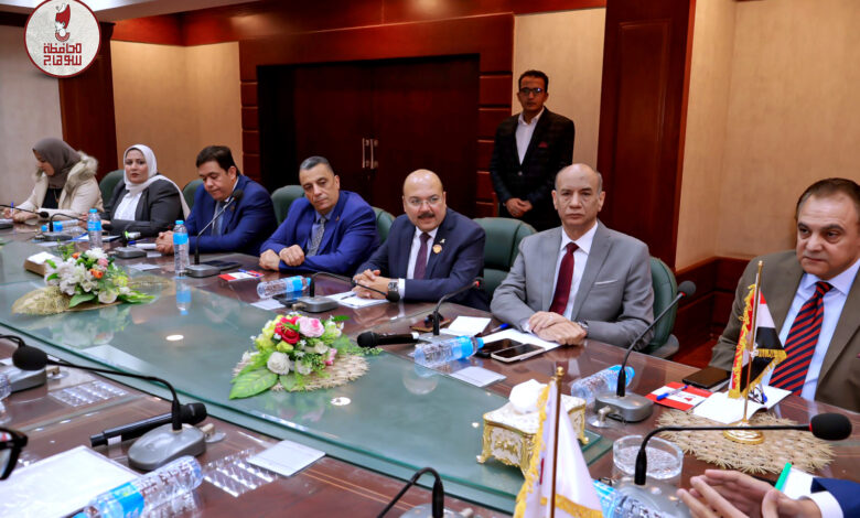 محافظ سوهاج يلتقي أعضاء مجلس الشيوخ