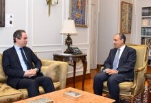 وزير الخارجية يؤكد أهمية التكامل بين الدبلوماسية والإعلام