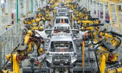 الحكومة تعتزم إقامة قاعدة صناعية كبرى لصناعة السيارات في مصر