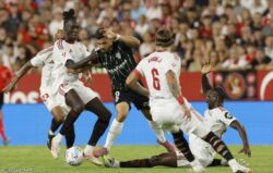 «أكور آدامز».. يقود إشبيلية لـ التعادل الإيجابي مع نظيرة ألتشي بالدوري الإسباني