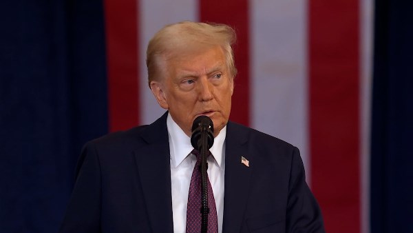 ترامب : إيران لا تتصرف بشكل جيد وسنضربها بقوة إذا قتلت المحتجين