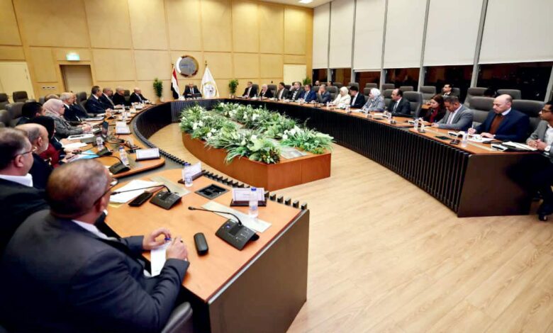 وزير الصناعة يشدد على تشكيل جمعيات مستثمرين لإدارة وصيانة المناطق الصناعية