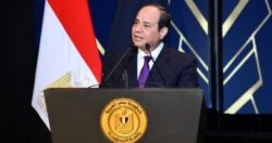 الرئيس السيسي للحكومة والبرلمان: يجب سن قانون لمنع استخدام الهواتف المحمولة للفئات الصغيرة