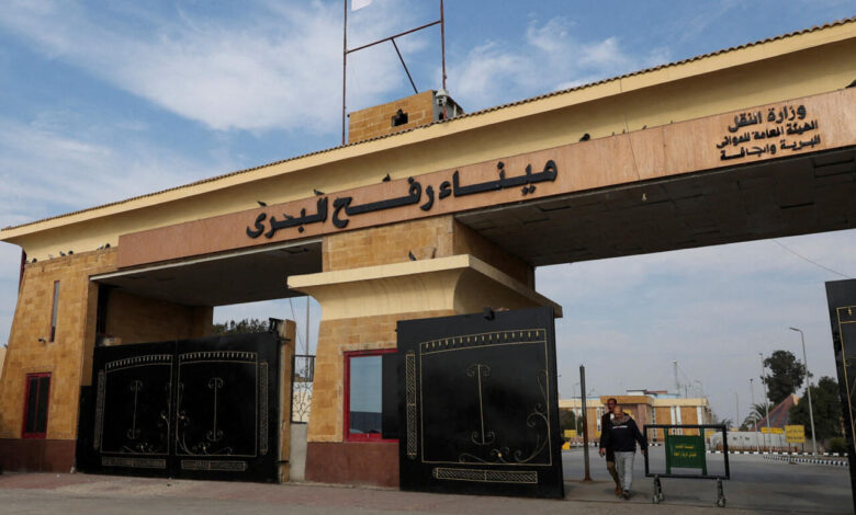 رئيس اللجنة الوطنية لإدارة غزة: فتح معبر رفح بالاتجاهين الإثنين المقبل.