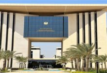 مصر تتابع أوضاع المصريين المحتجزين على متن سفينة بحرية في إيران.