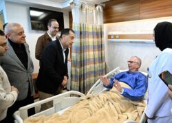 سائح إنجليزي بالأقصر لرئيس الوزراء الرعاية الطبية في مصر أفضل من إنجلترا وأشعر أنني في فندق