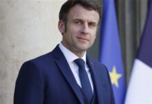 ماكرون يعرب عن تضامن فرنسا الكامل مع سويسرا وشعبها إثر حريق منتجع التزلج